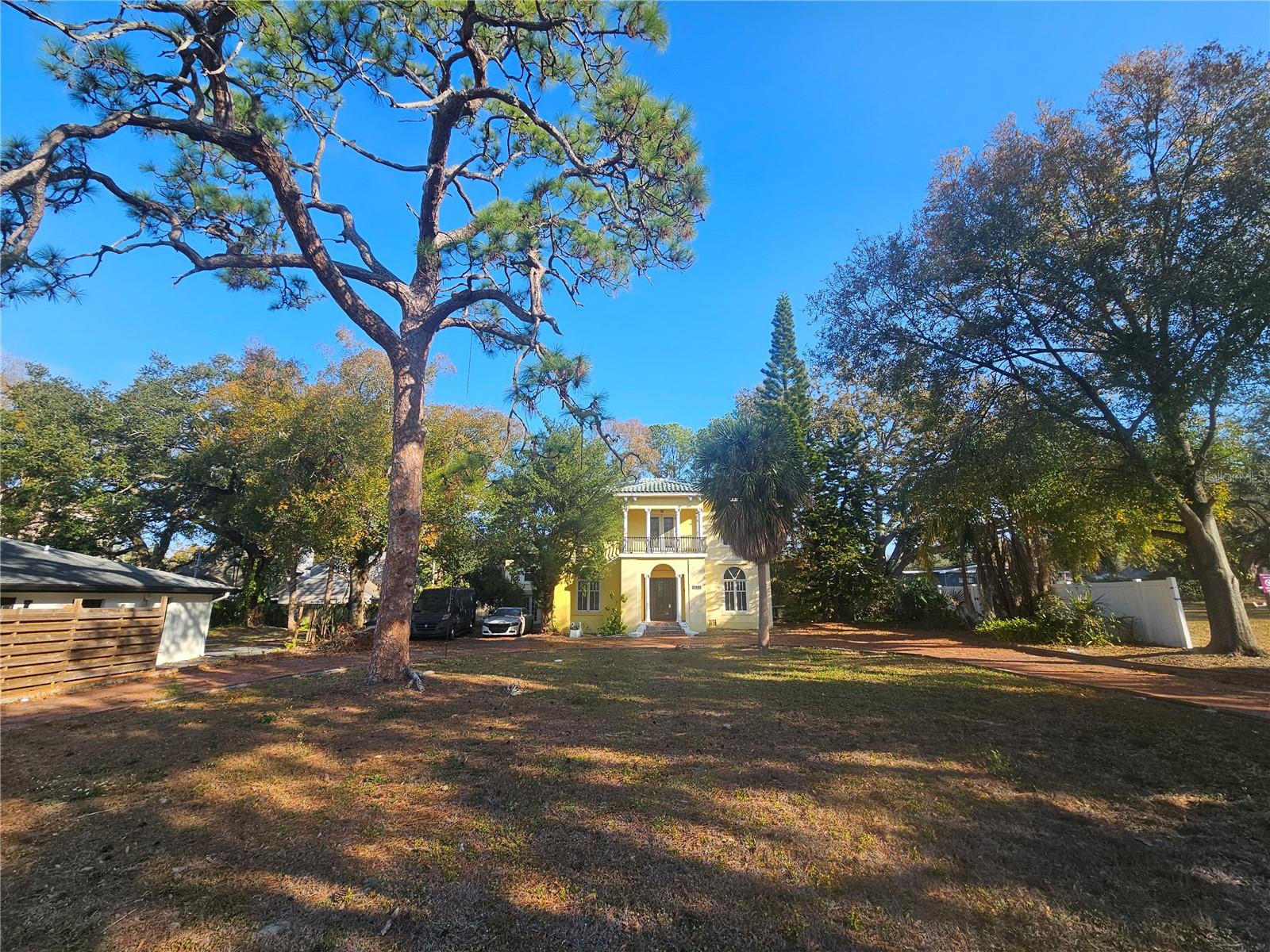 Single Family Residence in TAMPA, FL - Daniel Dourado