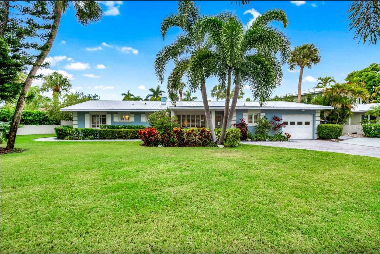 Single Family Residence in SARASOTA, FL - Daniel Dourado