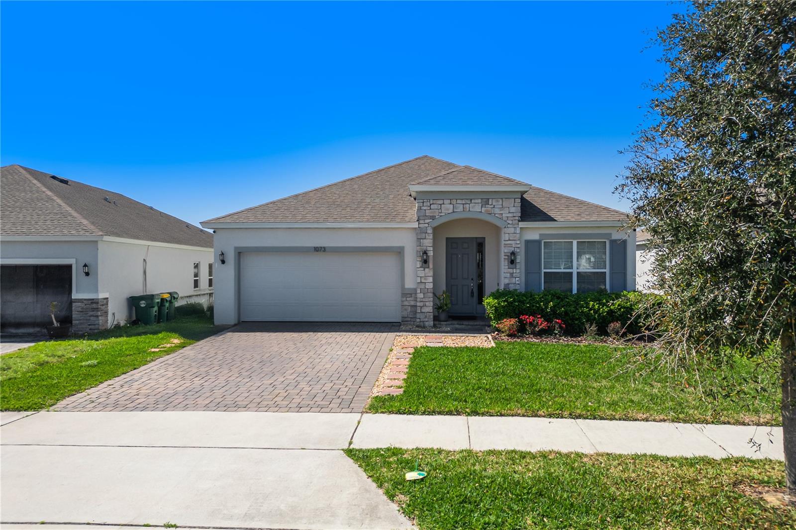 Single Family Residence in DELAND, FL - Daniel Dourado