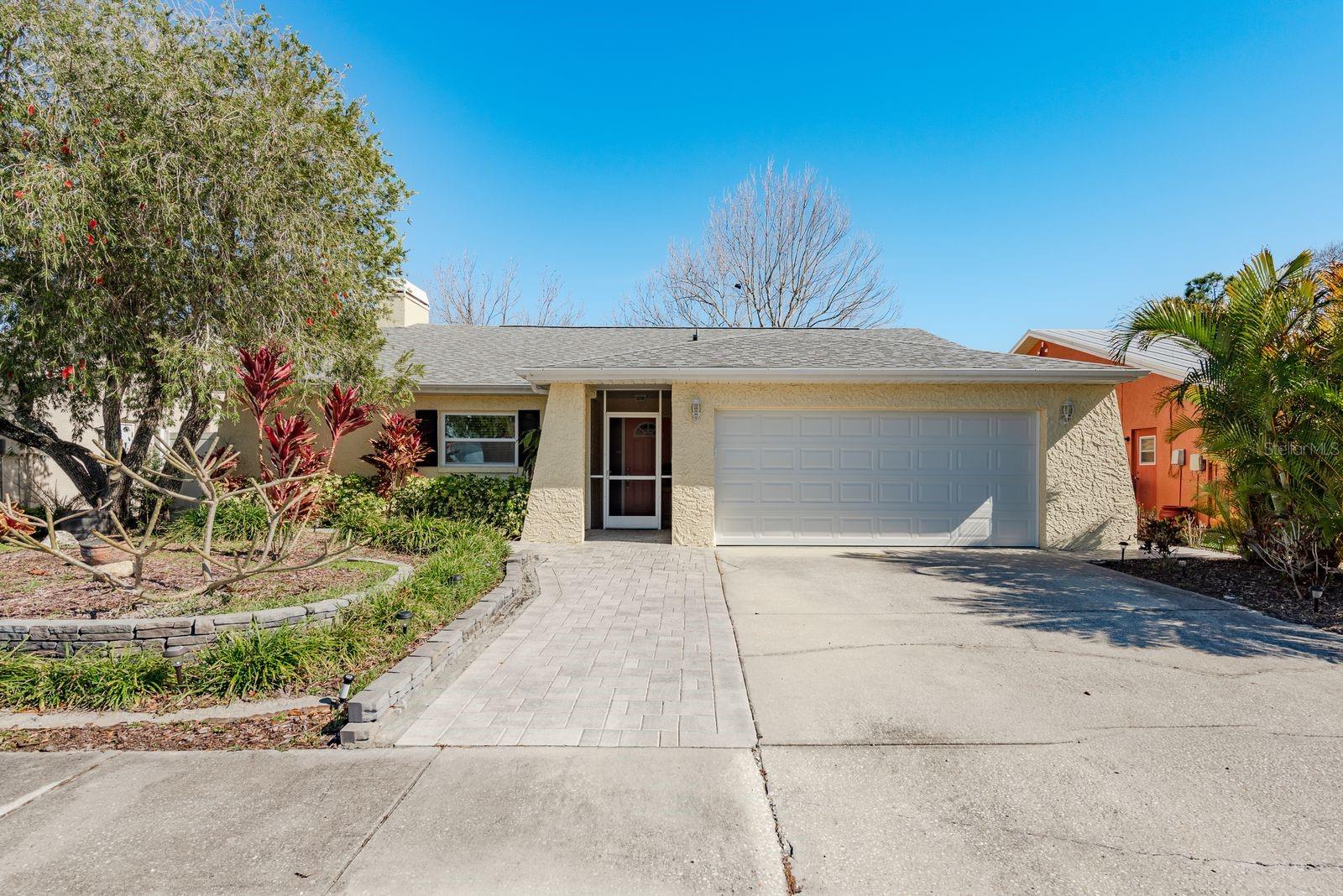 Single Family Residence in PALM HARBOR, FL - Daniel Dourado