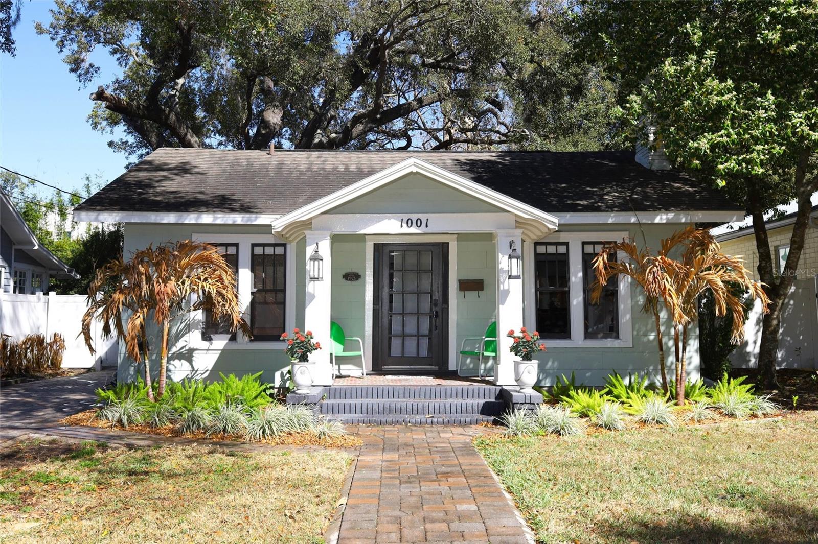 Single Family Residence in ORLANDO, FL - Daniel Dourado