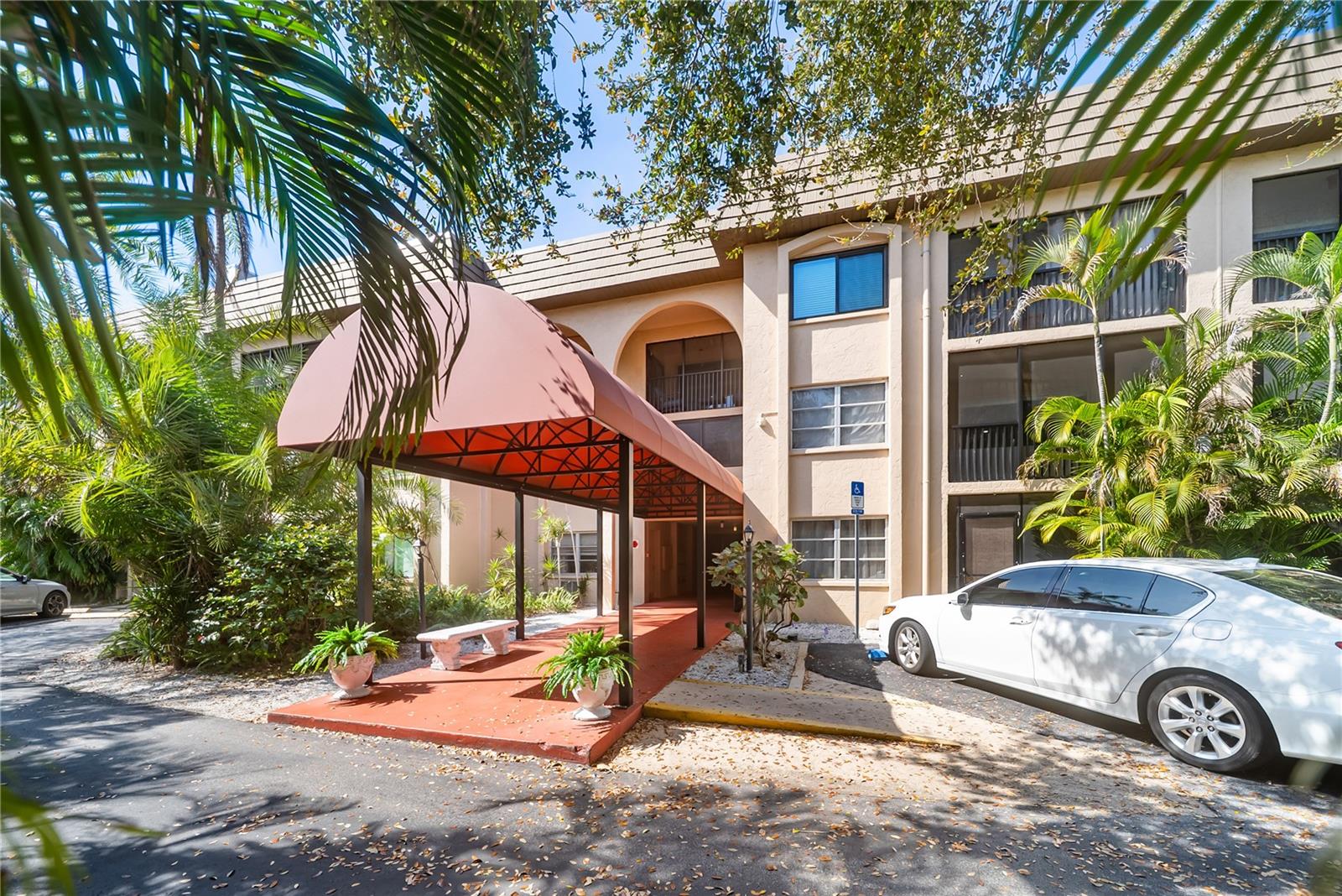 Condominium in SARASOTA, FL - Daniel Dourado