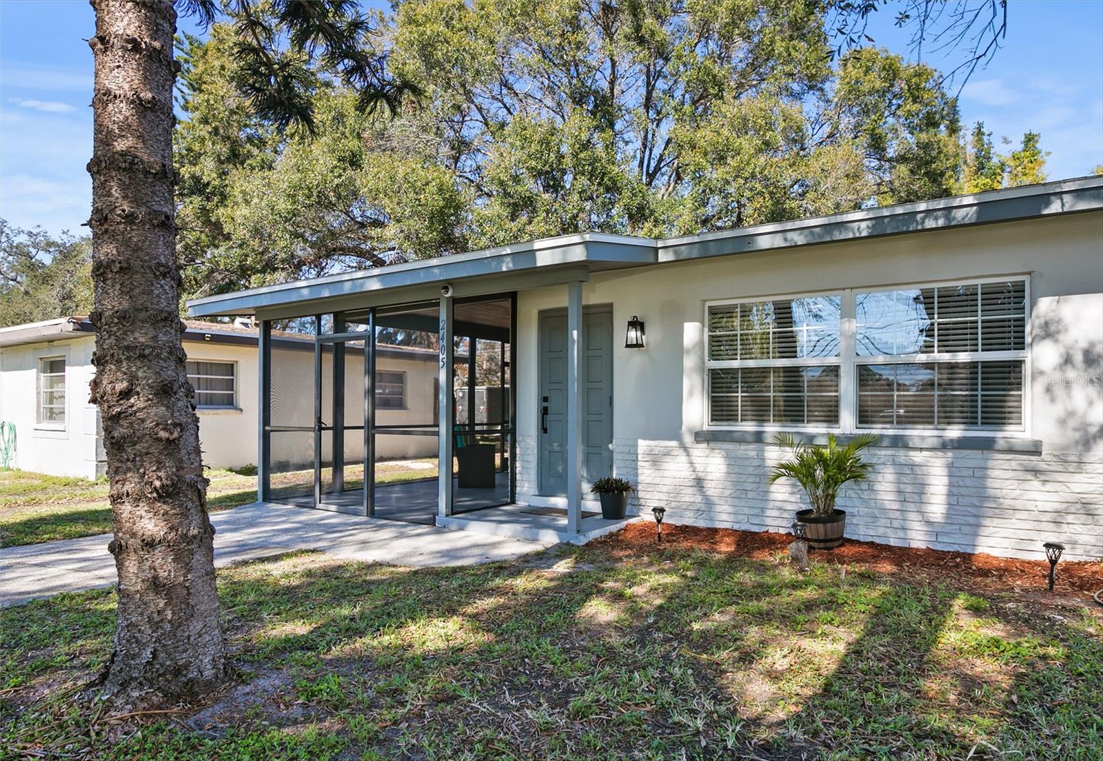 Single Family Residence in BRADENTON, FL - Daniel Dourado