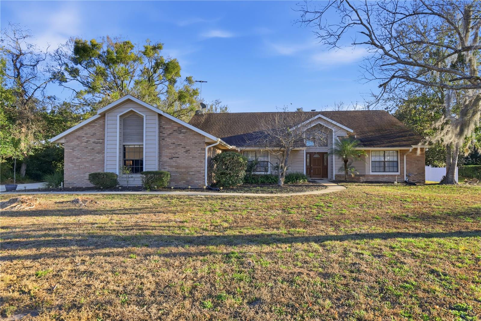 Single Family Residence in DEBARY, FL - Daniel Dourado