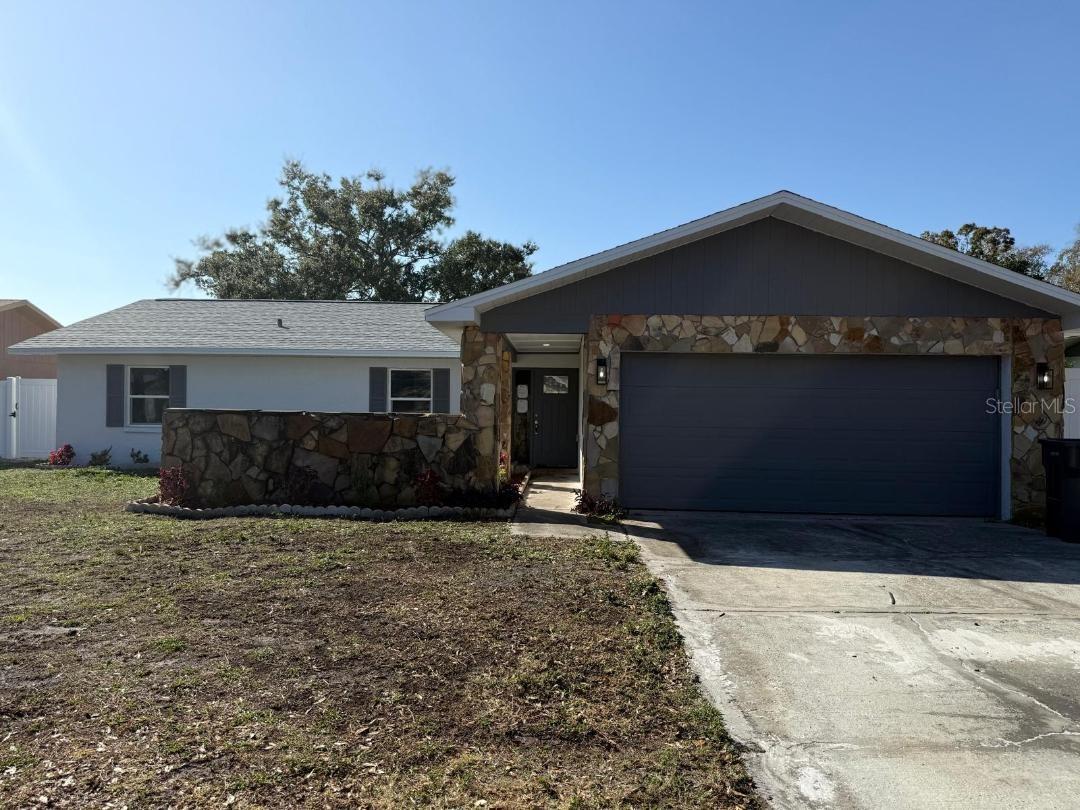 Single Family Residence in TAMPA, FL - Daniel Dourado