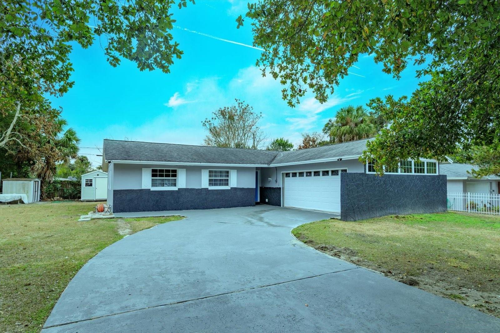 Single Family Residence in ORLANDO, FL - Daniel Dourado