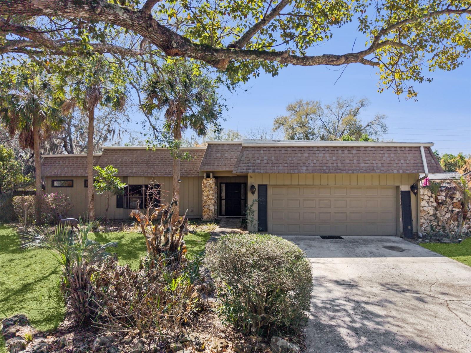 Single Family Residence in ORLANDO, FL - Daniel Dourado