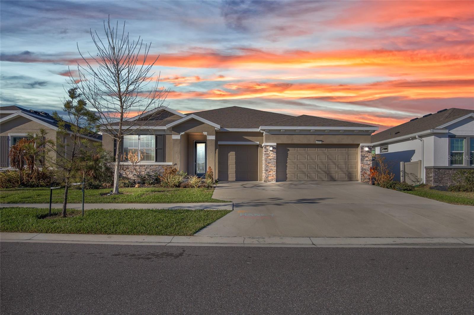 Single Family Residence em WESLEY CHAPEL, FL - Daniel Dourado