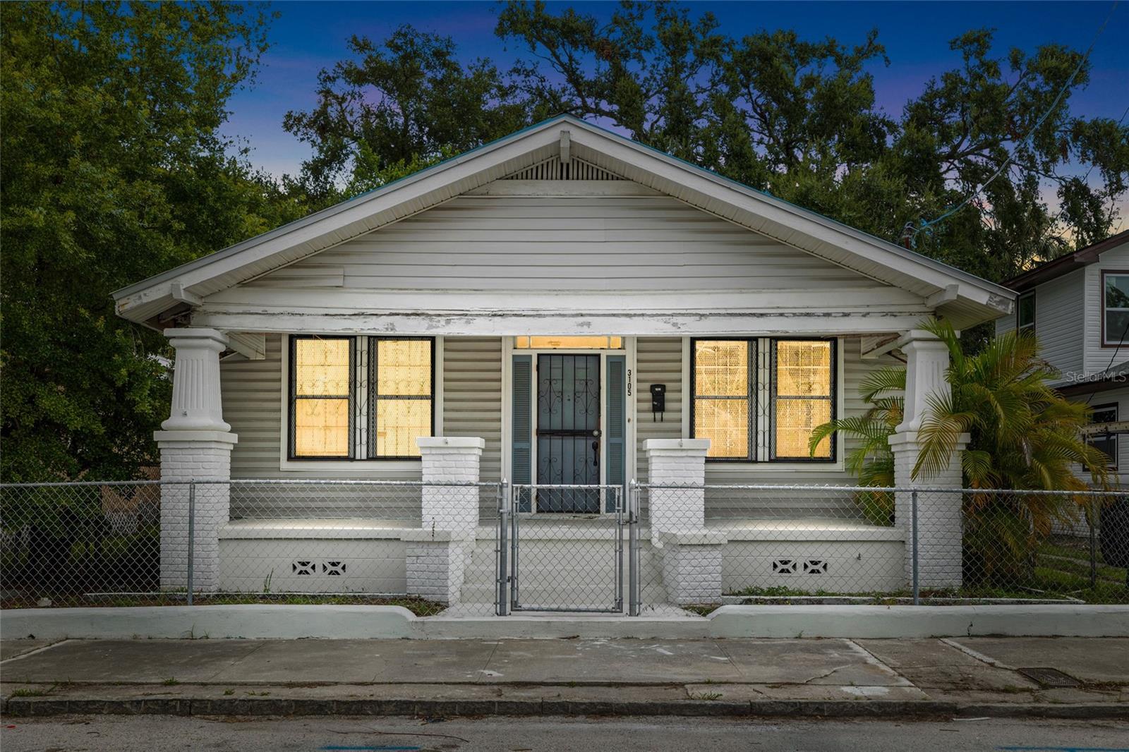 Single Family Residence in TAMPA, FL - Daniel Dourado