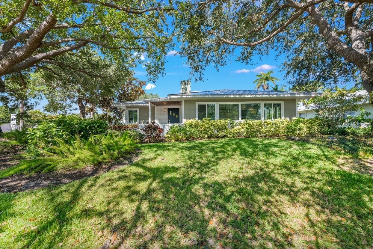 Single Family Residence in SARASOTA, FL - Daniel Dourado