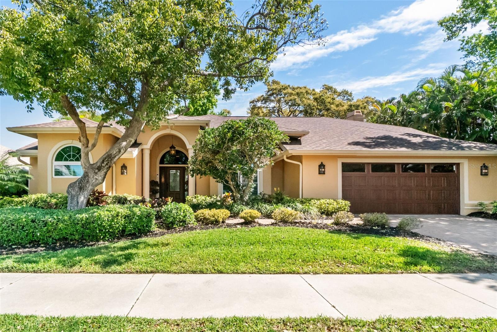 Single Family Residence in SARASOTA, FL - Daniel Dourado