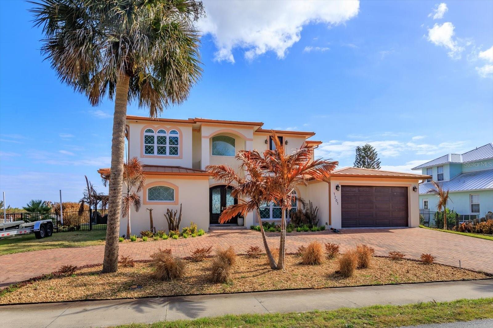 Single Family Residence in EDGEWATER, FL - Daniel Dourado