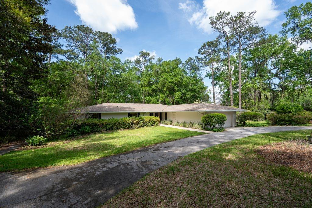 Single Family Residence in GAINESVILLE, FL - Daniel Dourado