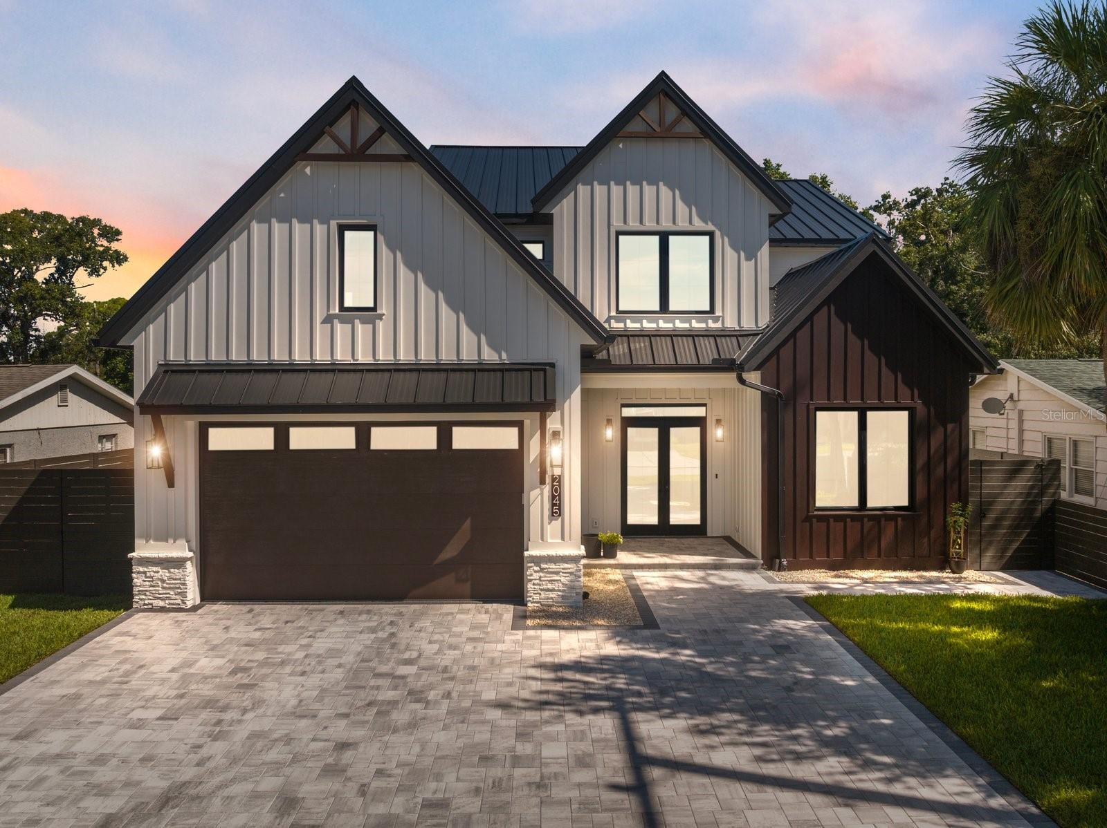 Single Family Residence in SARASOTA, FL - Daniel Dourado