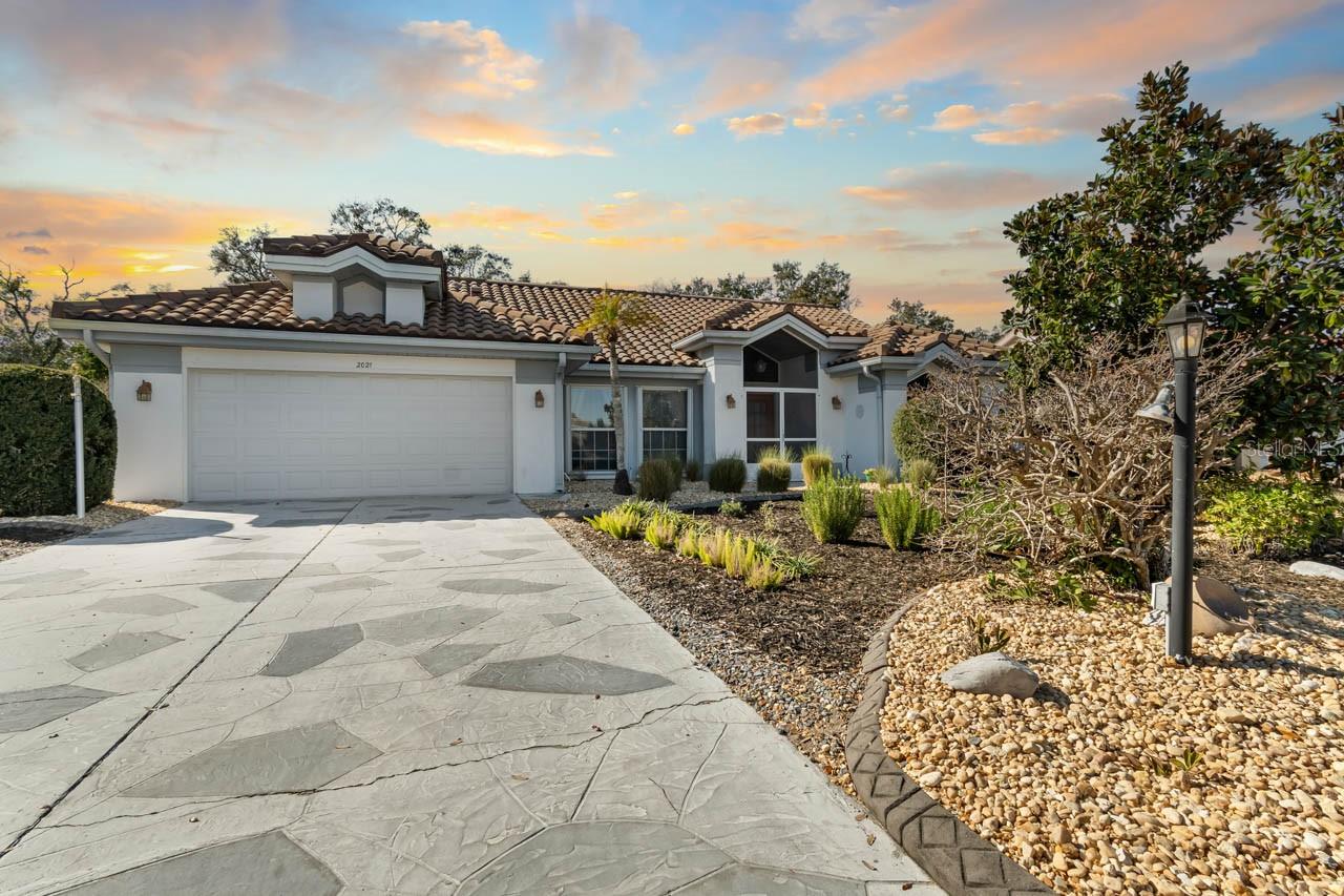 Single Family Residence in SUN CITY CENTER, FL - Daniel Dourado