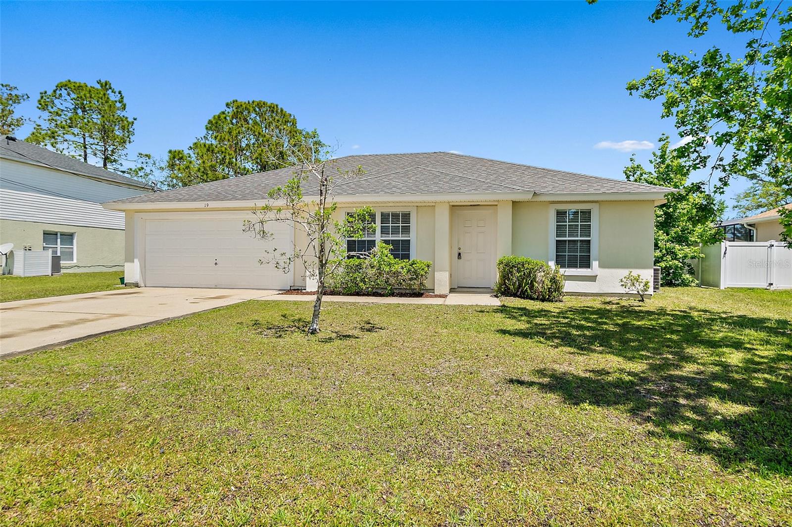 Single Family Residence in PALM COAST, FL - Daniel Dourado