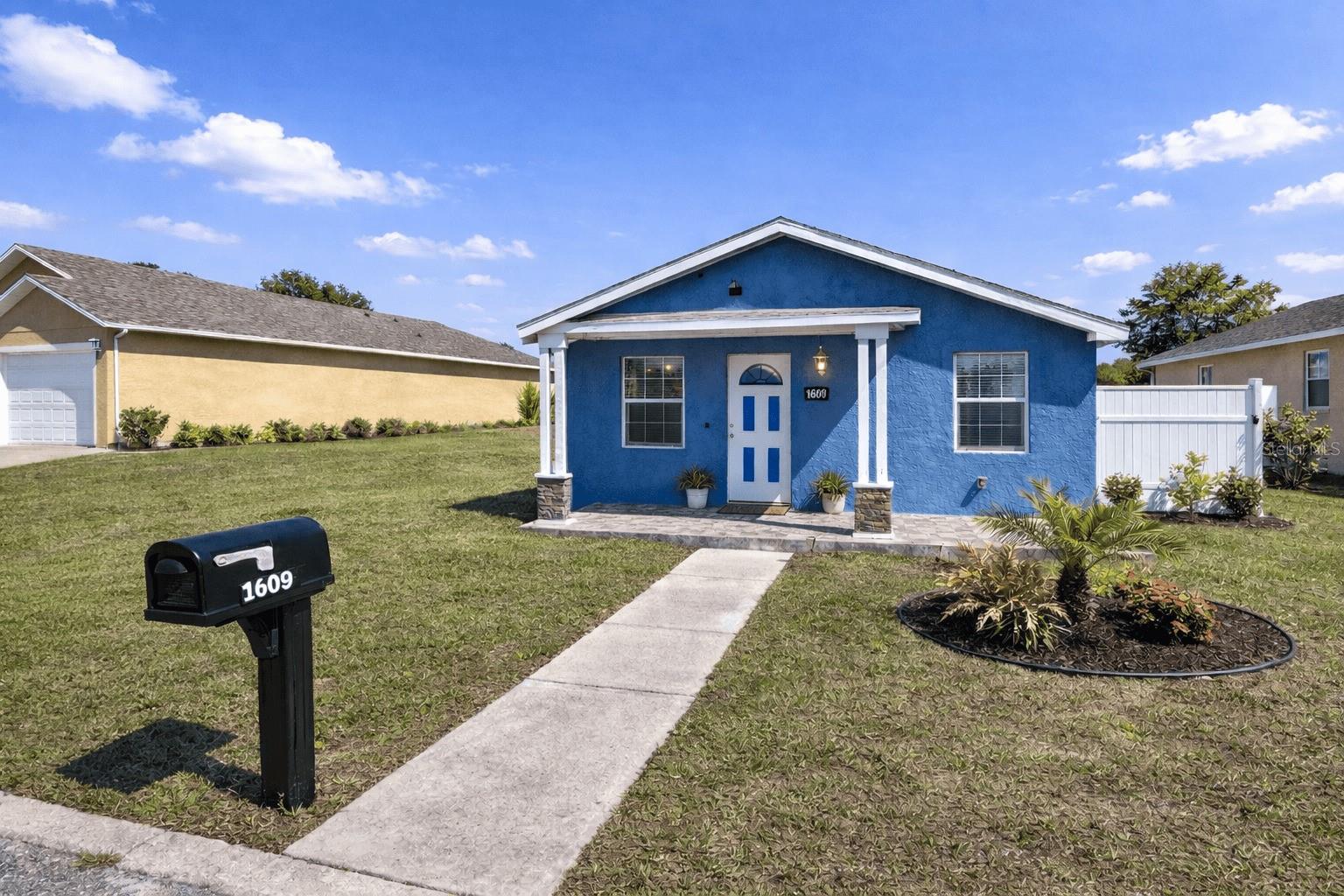 Single Family Residence in HAINES CITY, FL - Daniel Dourado