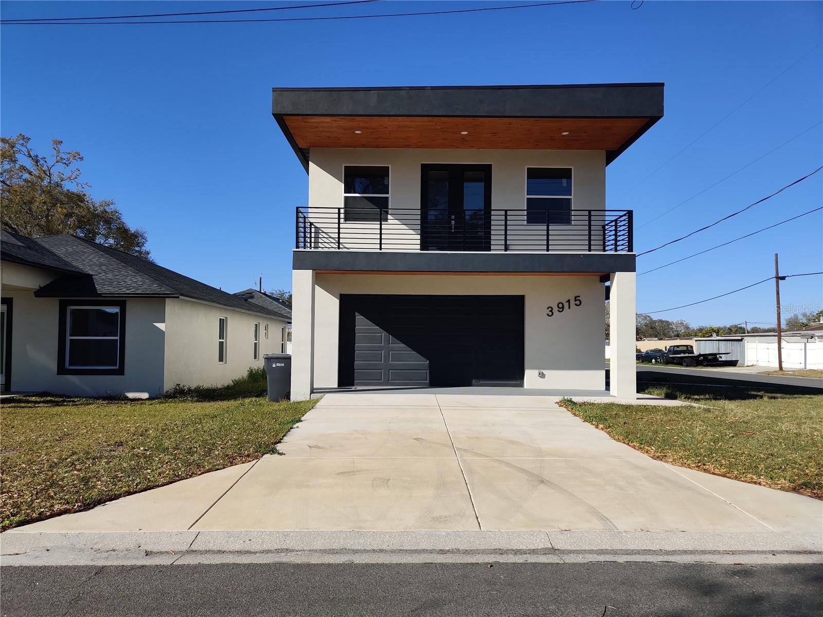 Single Family Residence in TAMPA, FL - Daniel Dourado
