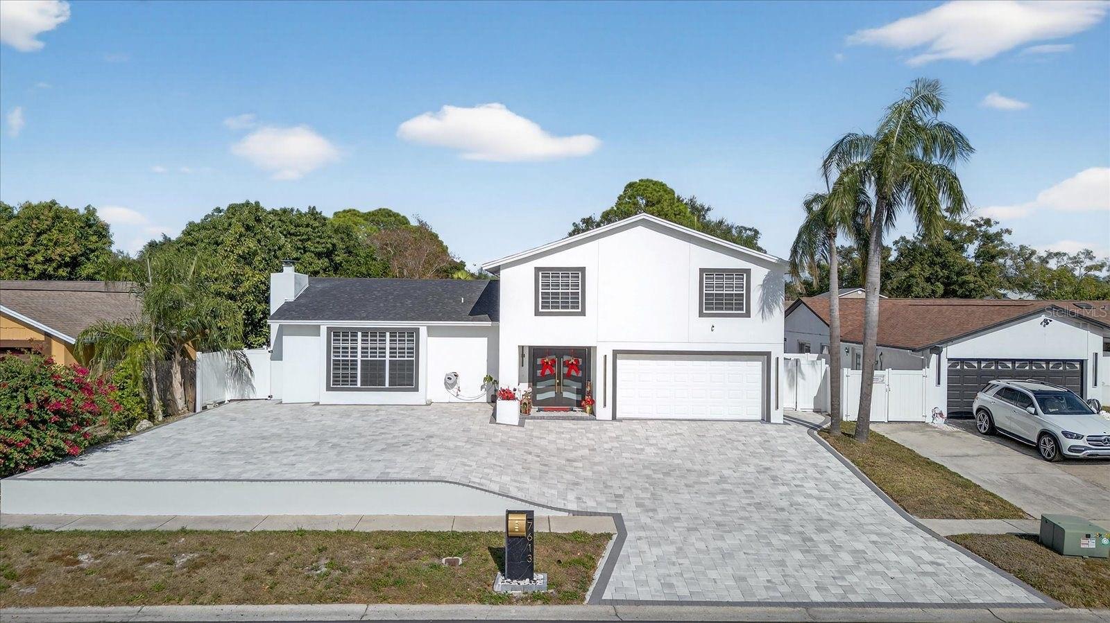 Single Family Residence in TAMPA, FL - Daniel Dourado