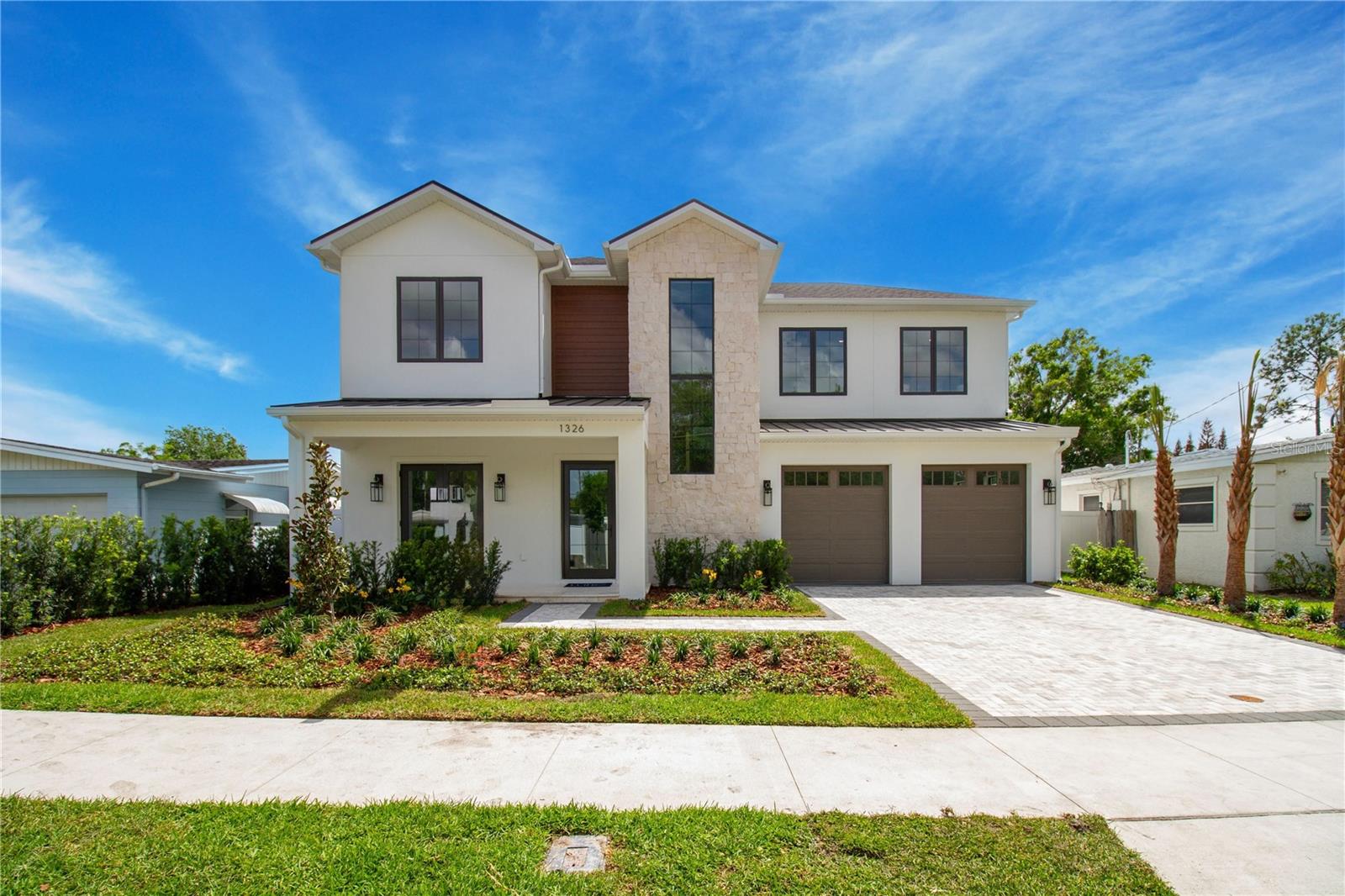 Single Family Residence in ORLANDO, FL - Daniel Dourado