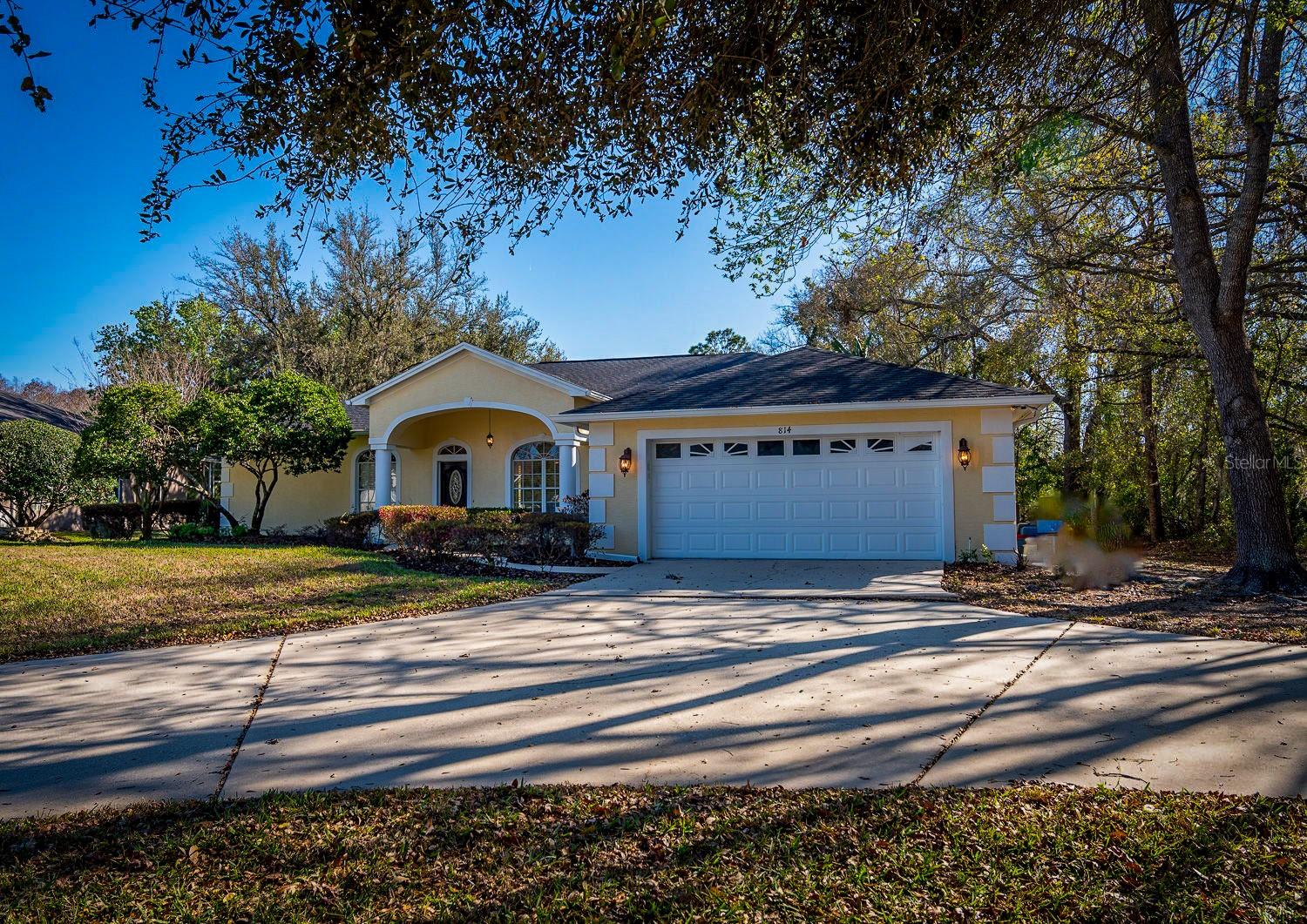 Single Family Residence in LUTZ, FL - Daniel Dourado