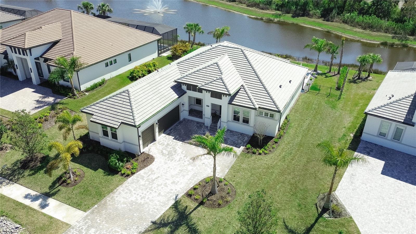 Single Family Residence in NOKOMIS, FL - Daniel Dourado