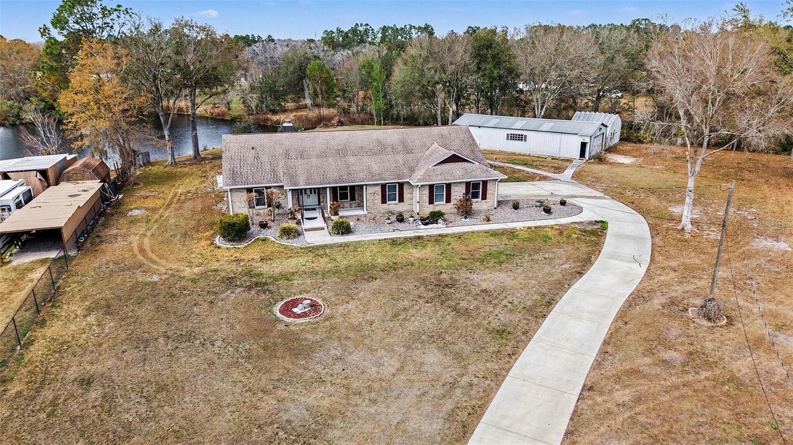 Single Family Residence in WESLEY CHAPEL, FL - Daniel Dourado