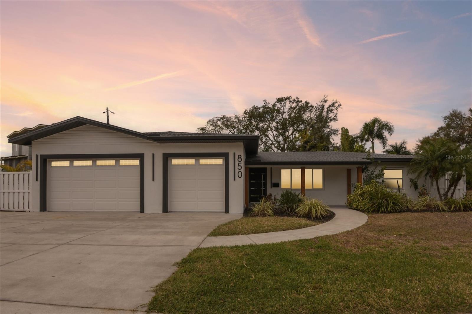 Single Family Residence em ST PETERSBURG, FL - Daniel Dourado