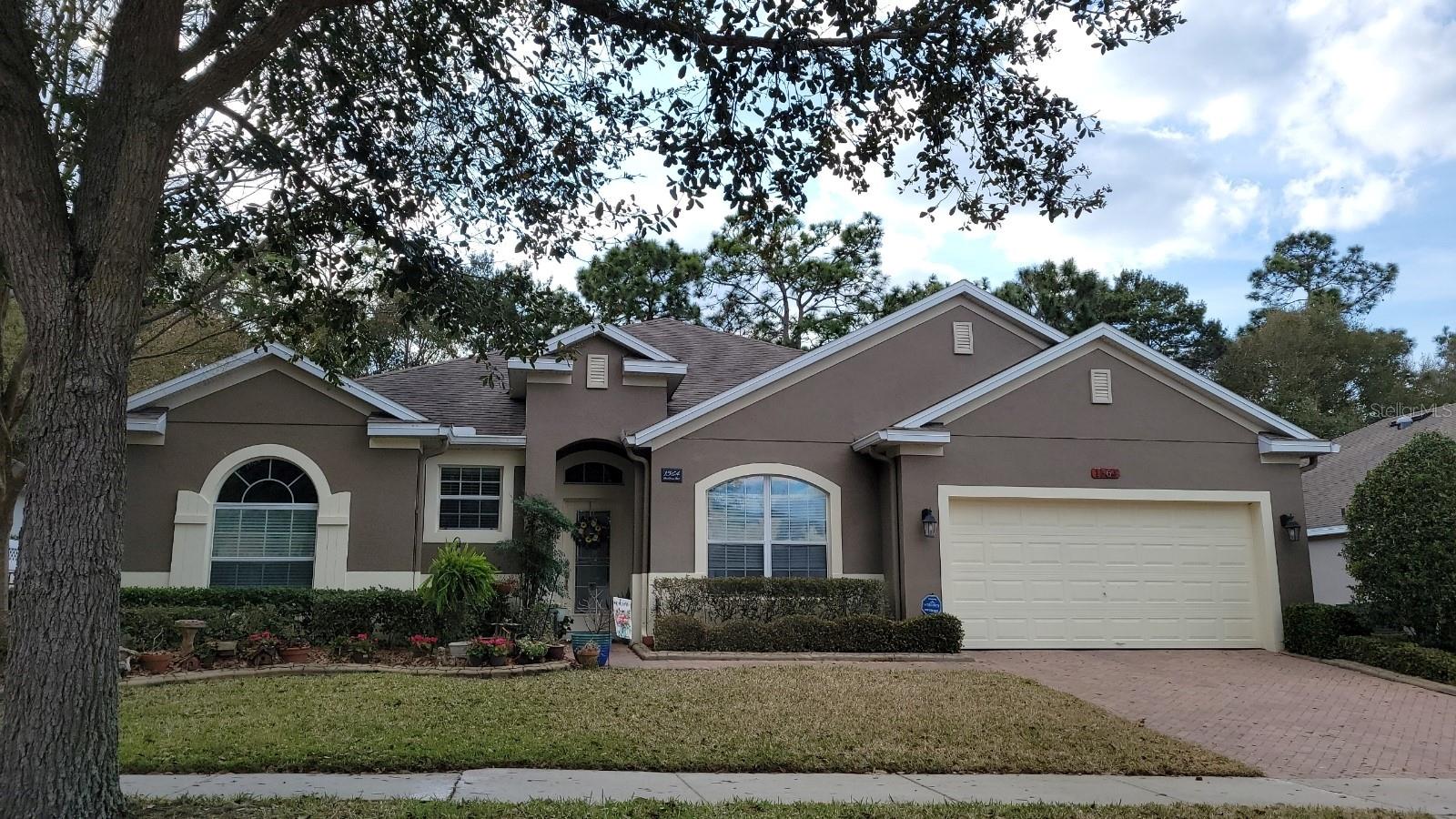Single Family Residence in DELAND, FL - Daniel Dourado