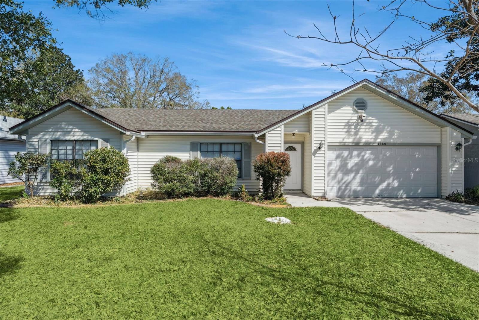 Single Family Residence in OVIEDO, FL - Daniel Dourado