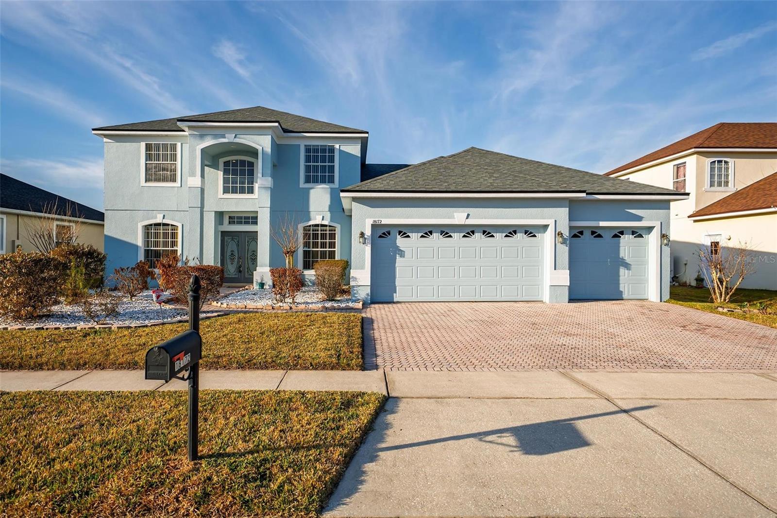 Single Family Residence in ORLANDO, FL - Daniel Dourado