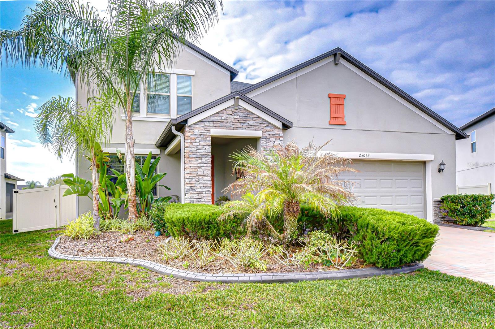 Single Family Residence in LUTZ, FL - Daniel Dourado