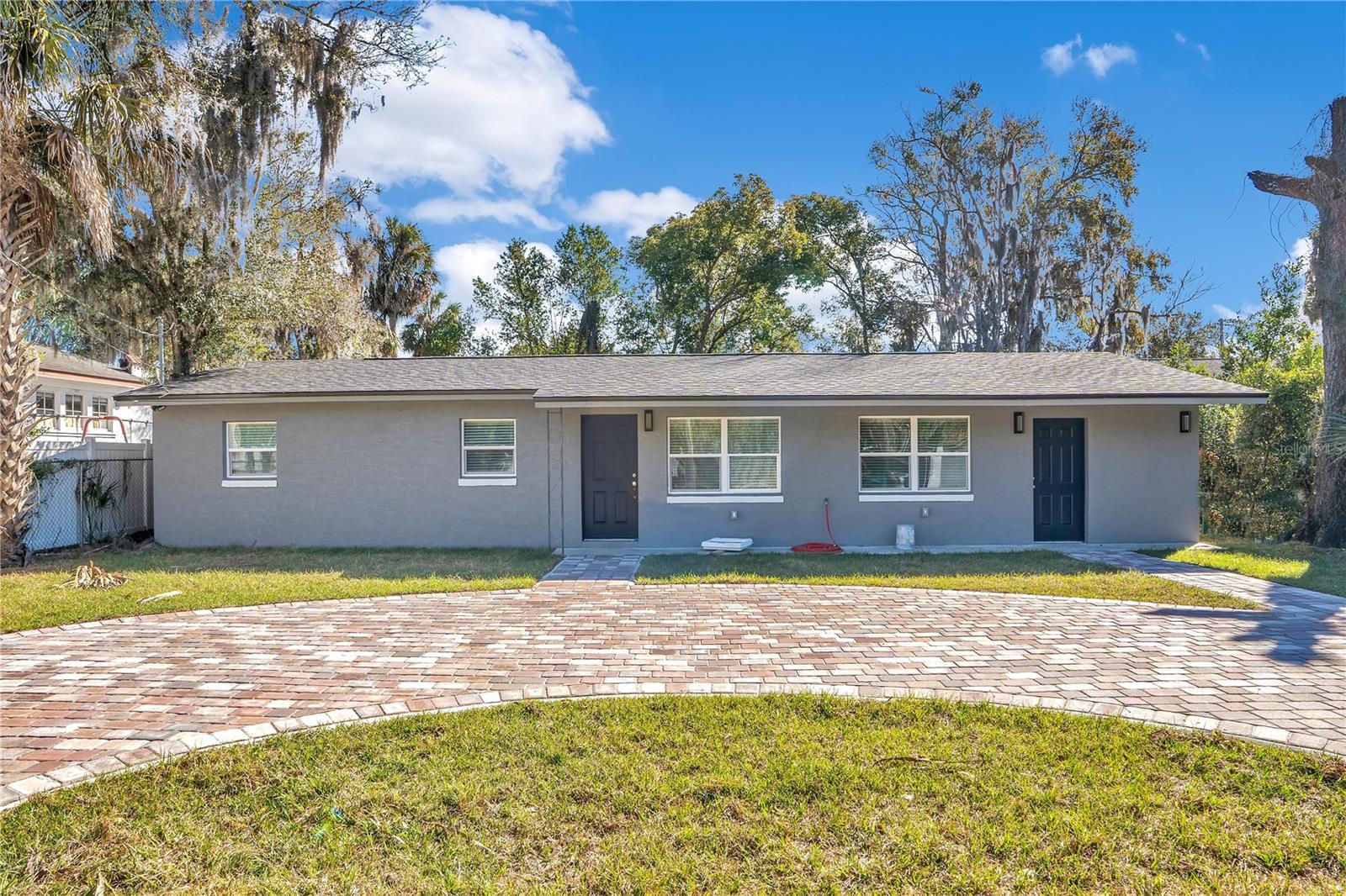 Single Family Residence in MOUNT DORA, FL - Daniel Dourado