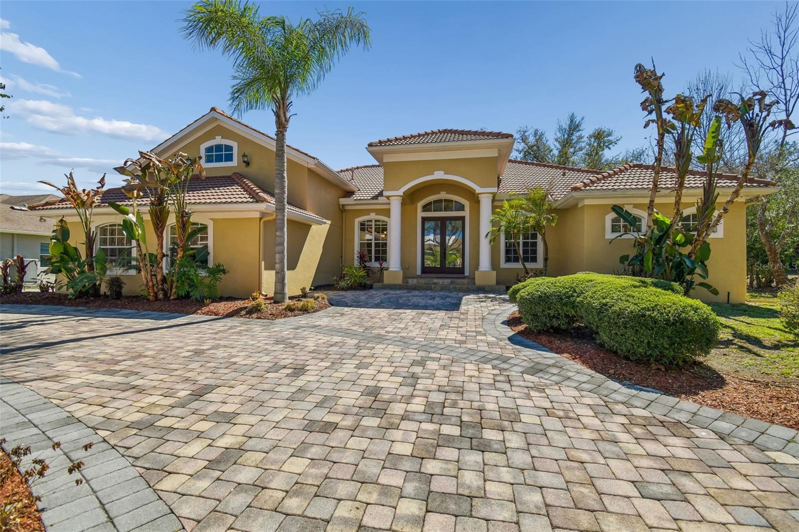 Single Family Residence in BRANDON, FL - Daniel Dourado