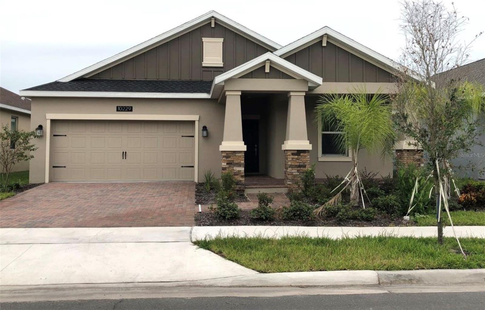 Single Family Residence in ORLANDO, FL - Daniel Dourado