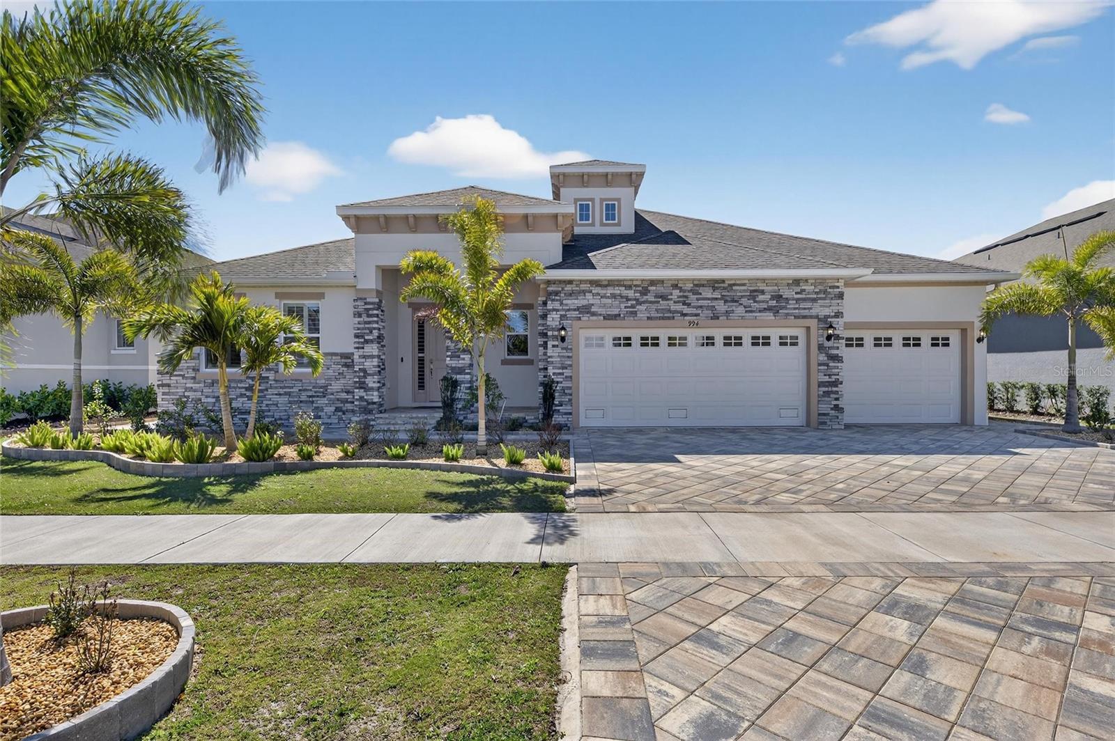 Single Family Residence in APOLLO BEACH, FL - Daniel Dourado