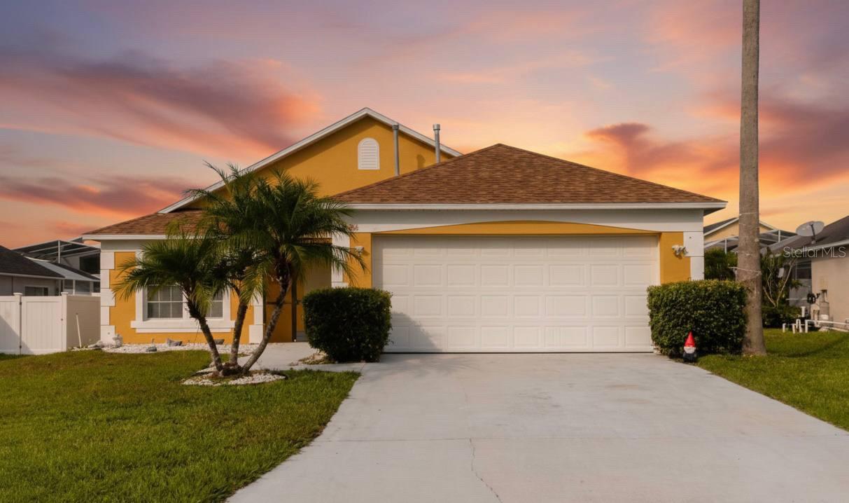 Single Family Residence in DAVENPORT, FL - Daniel Dourado