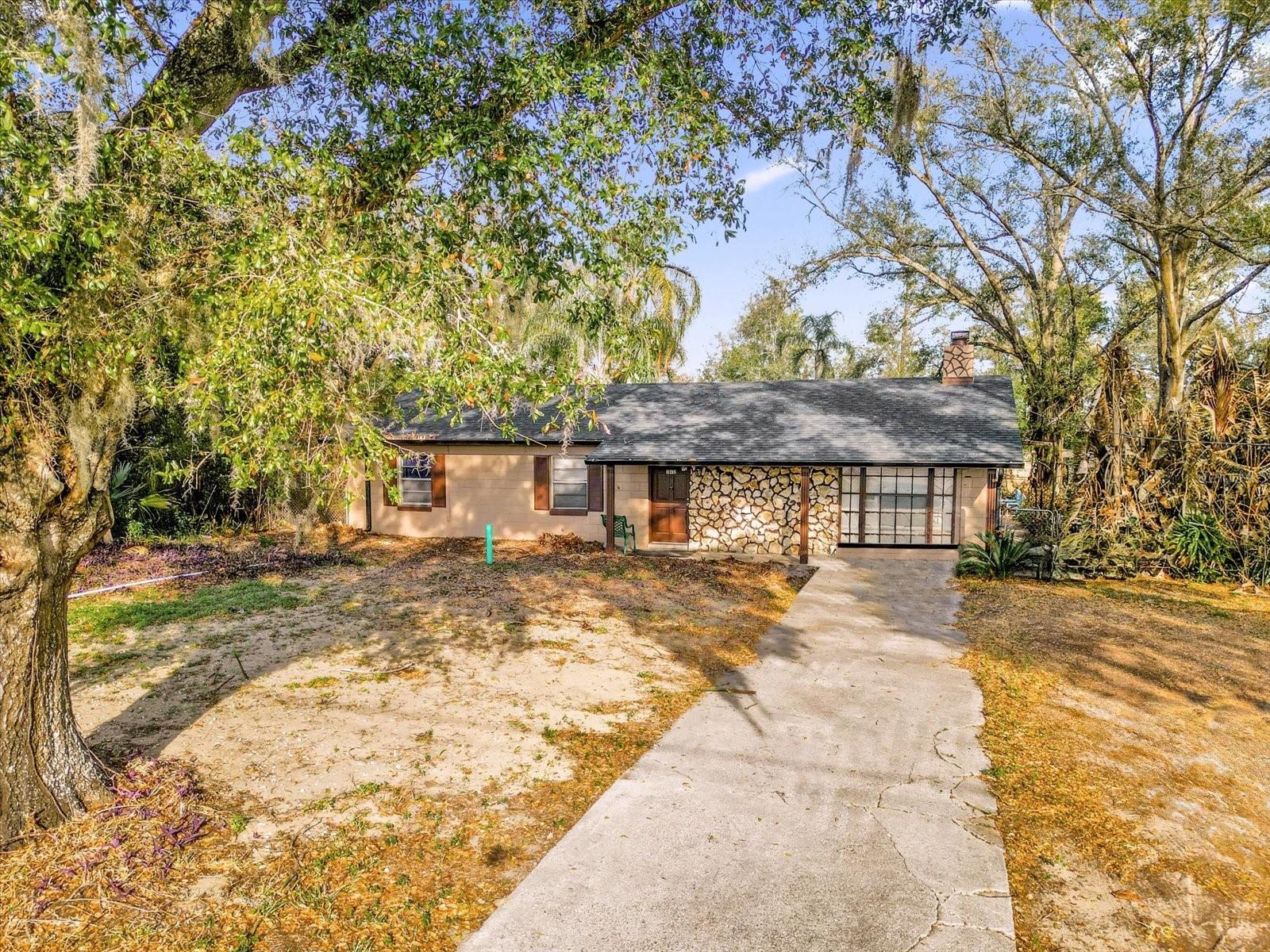 Single Family Residence em SORRENTO, FL - Daniel Dourado