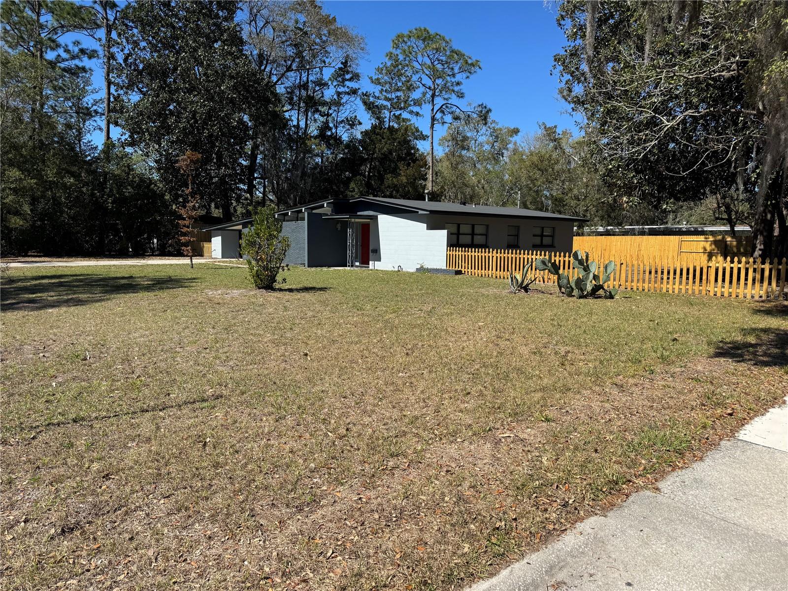 Single Family Residence in GAINESVILLE, FL - Daniel Dourado
