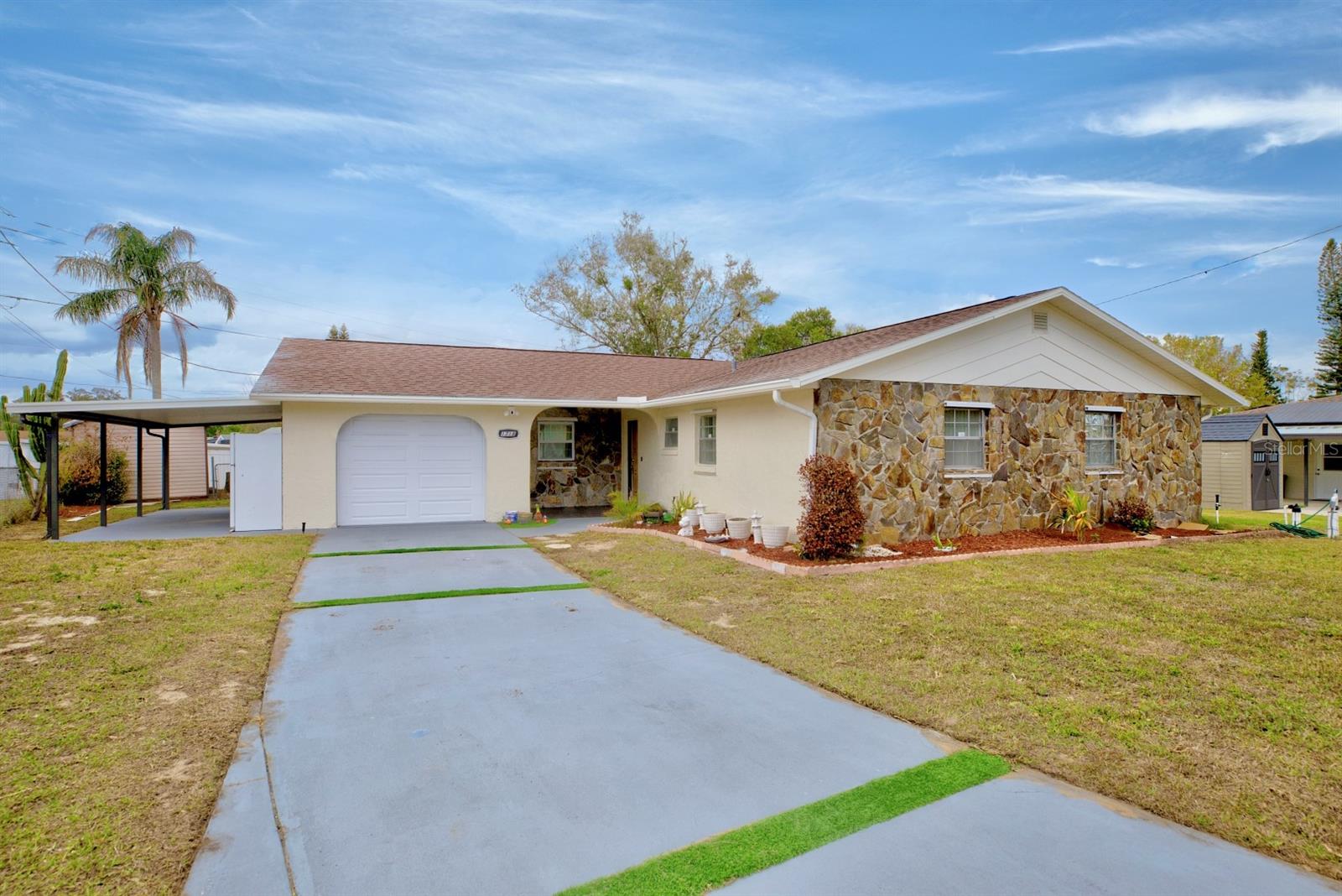 Single Family Residence in SEBRING, FL - Daniel Dourado