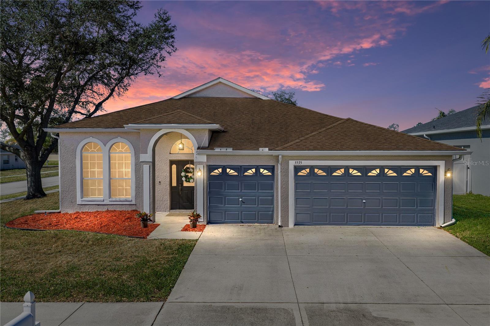 Single Family Residence in ZEPHYRHILLS, FL - Daniel Dourado
