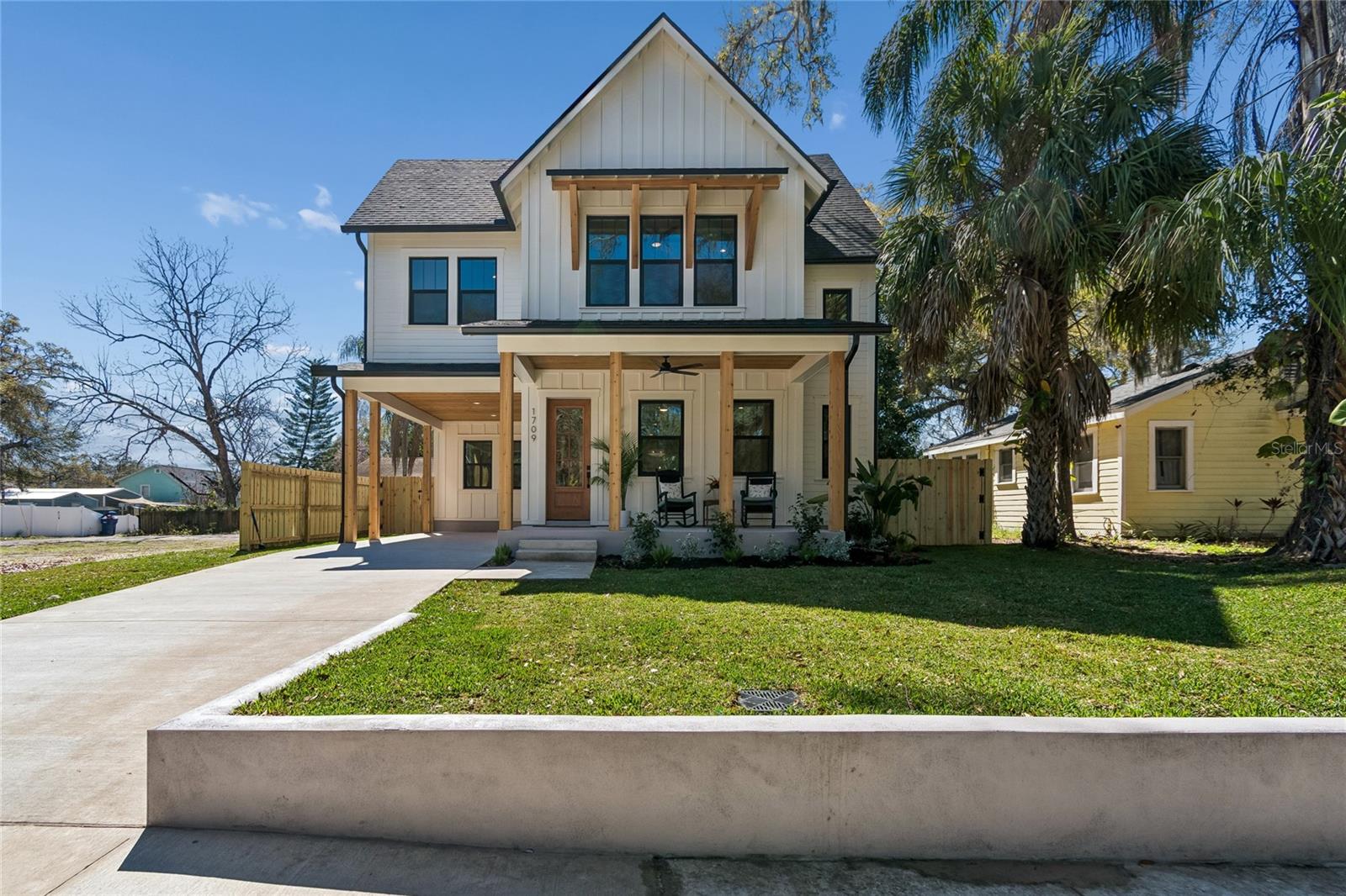 Single Family Residence in TAMPA, FL - Daniel Dourado