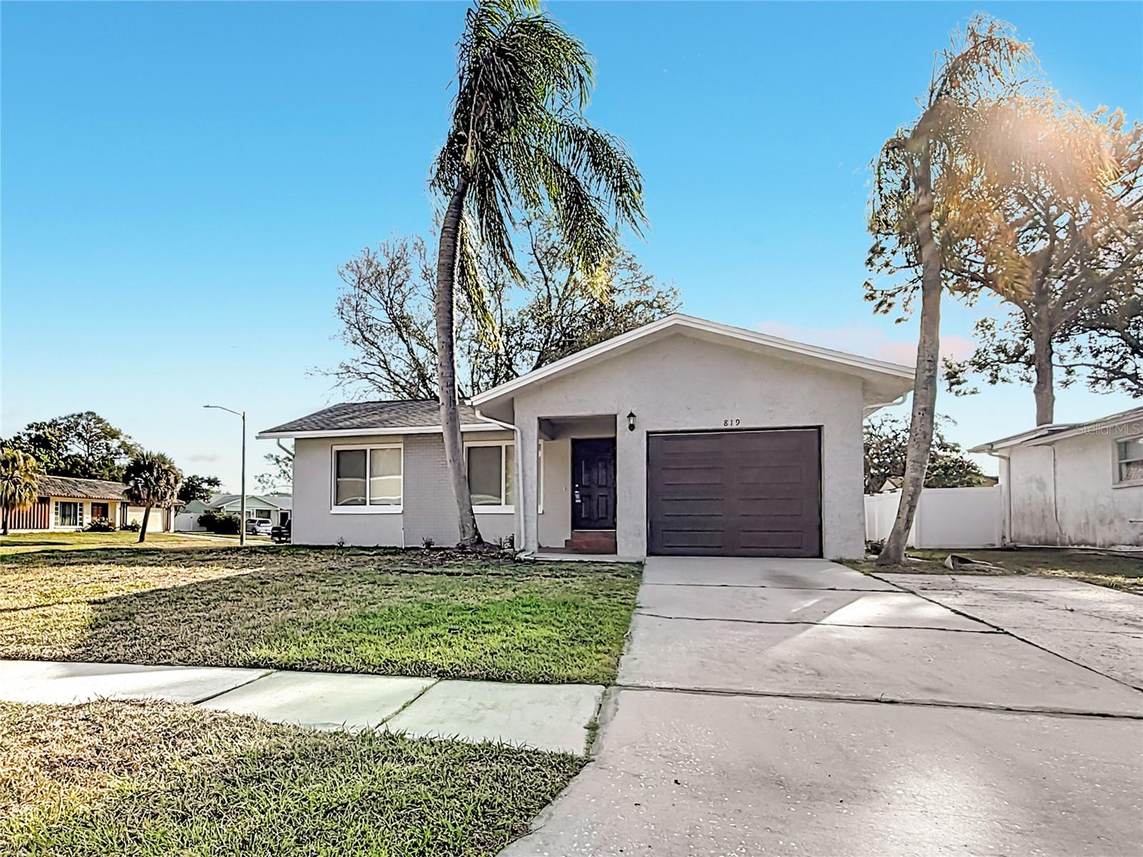 Single Family Residence in PALM HARBOR, FL - Daniel Dourado