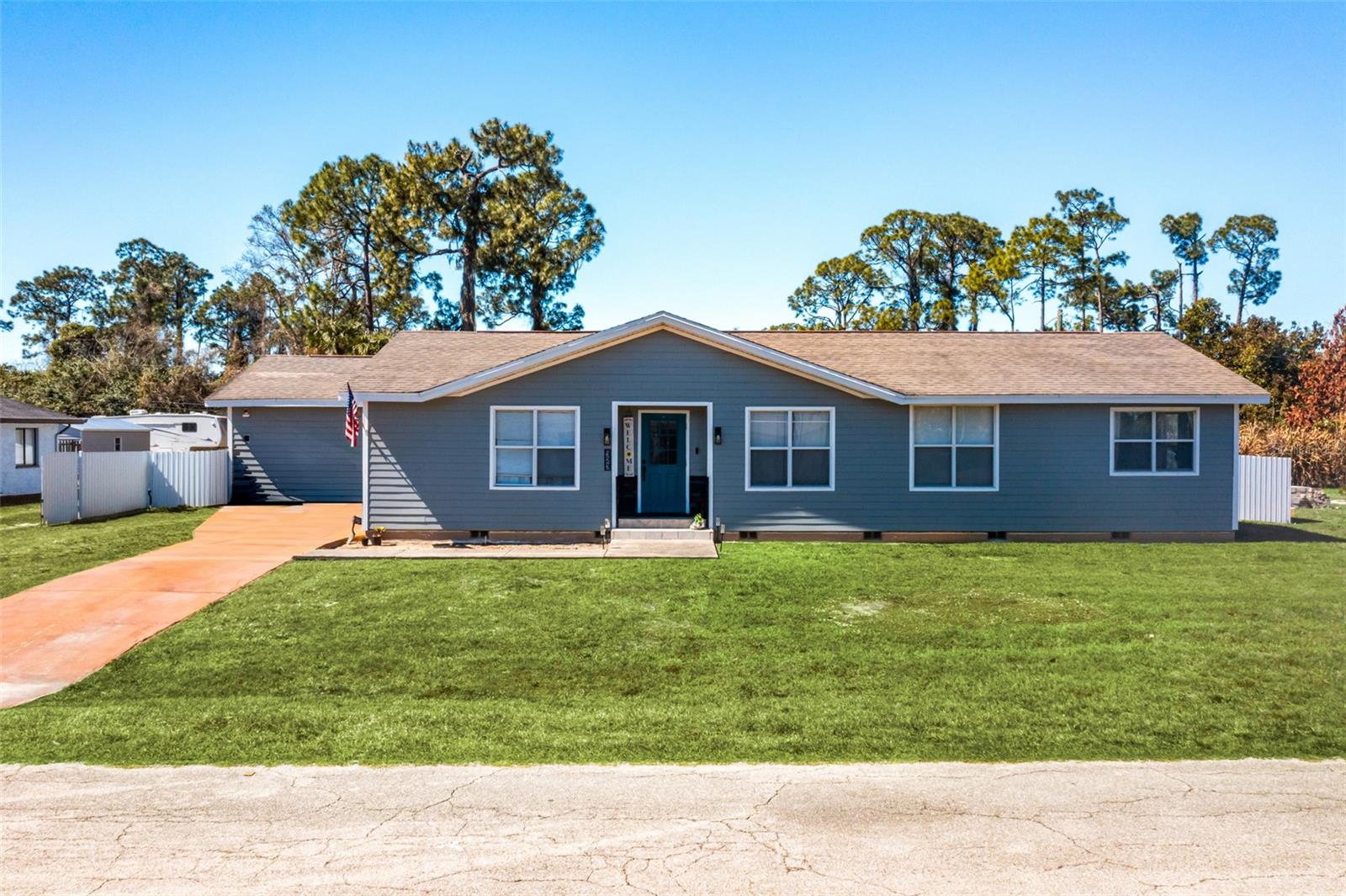 Single Family Residence in LEHIGH ACRES, FL - Daniel Dourado