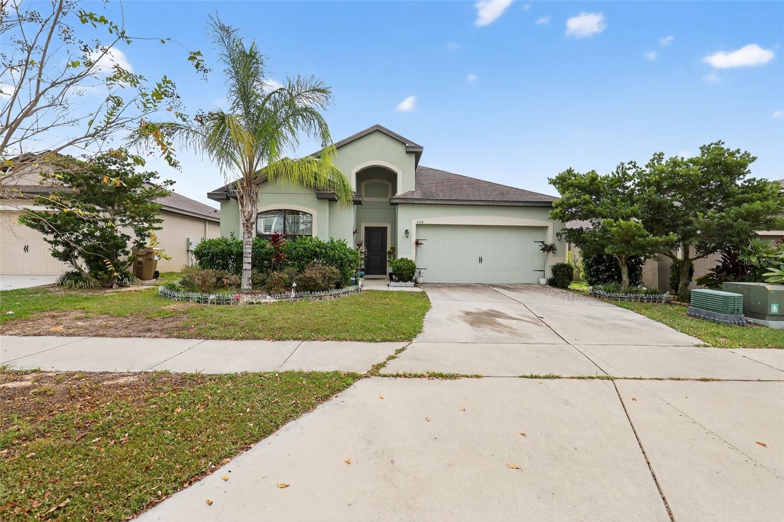 Single Family Residence in GROVELAND, FL - Daniel Dourado