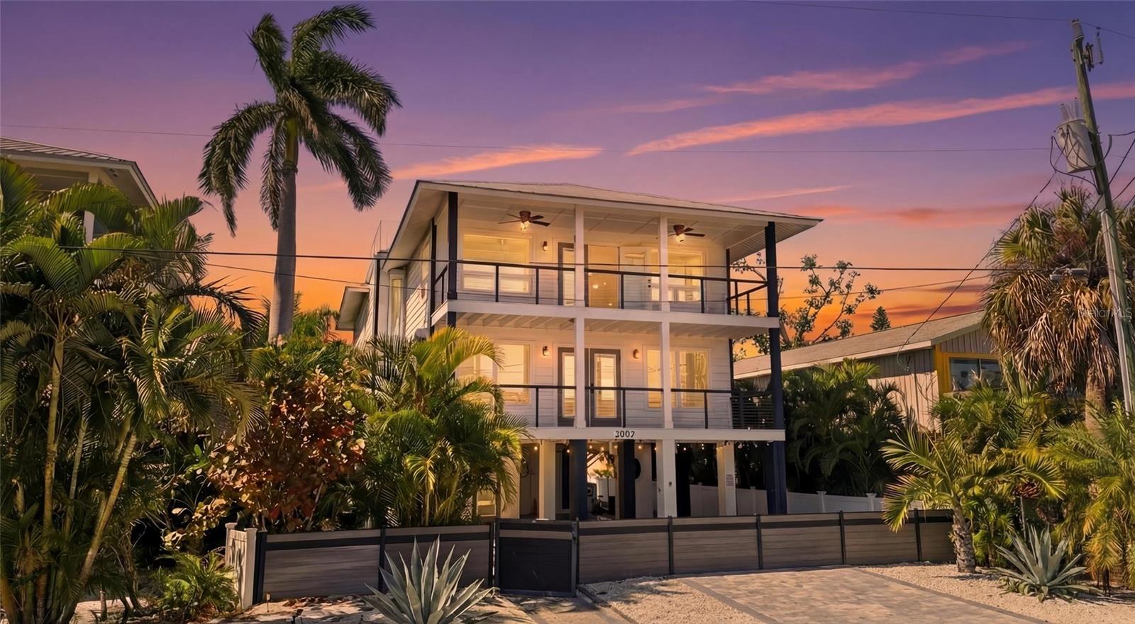 Single Family Residence in BRADENTON BEACH, FL - Daniel Dourado