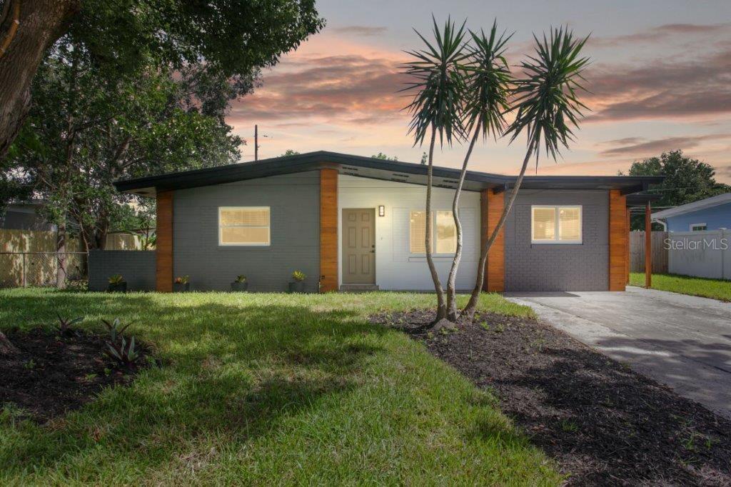 Single Family Residence in ORLANDO, FL - Daniel Dourado