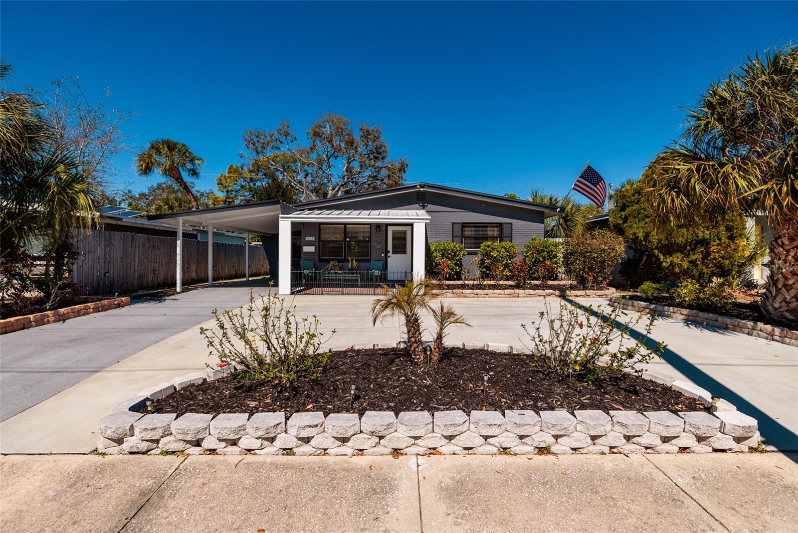 Single Family Residence em ST PETERSBURG, FL - Daniel Dourado