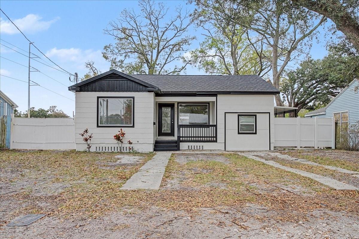 Single Family Residence in TAMPA, FL - Daniel Dourado