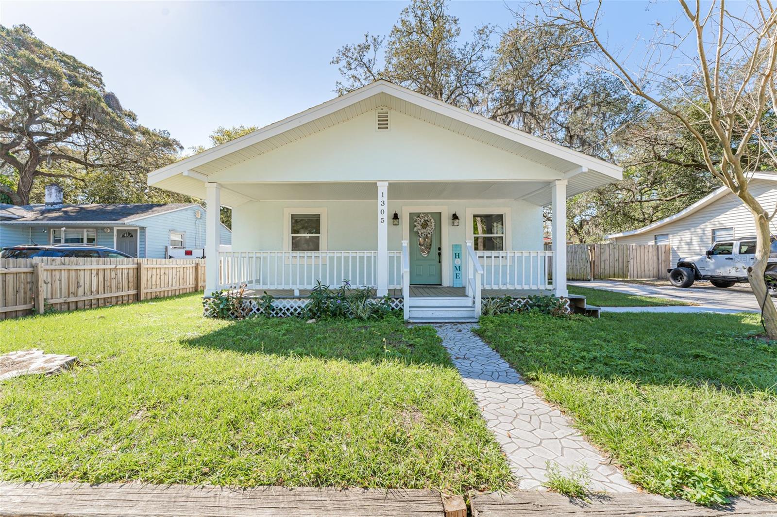 Single Family Residence in TAMPA, FL - Daniel Dourado